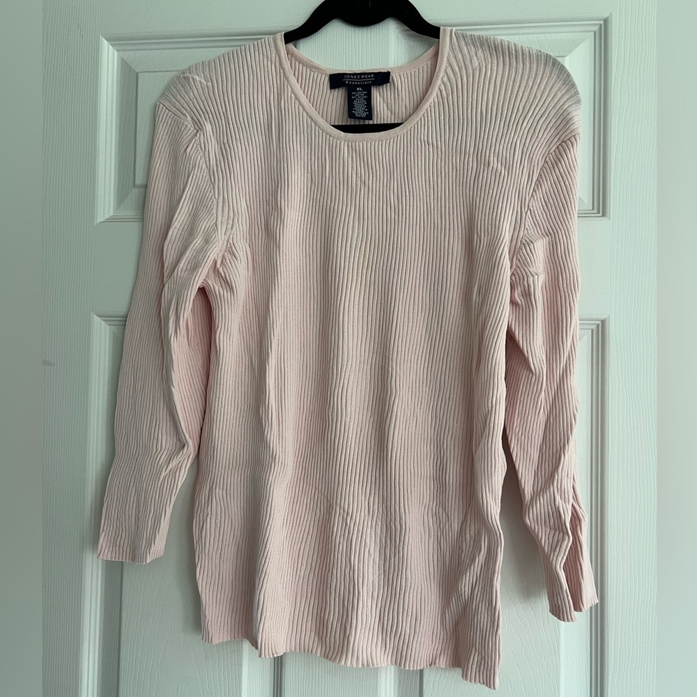 Jones Wear light pink sweater. Size XL.